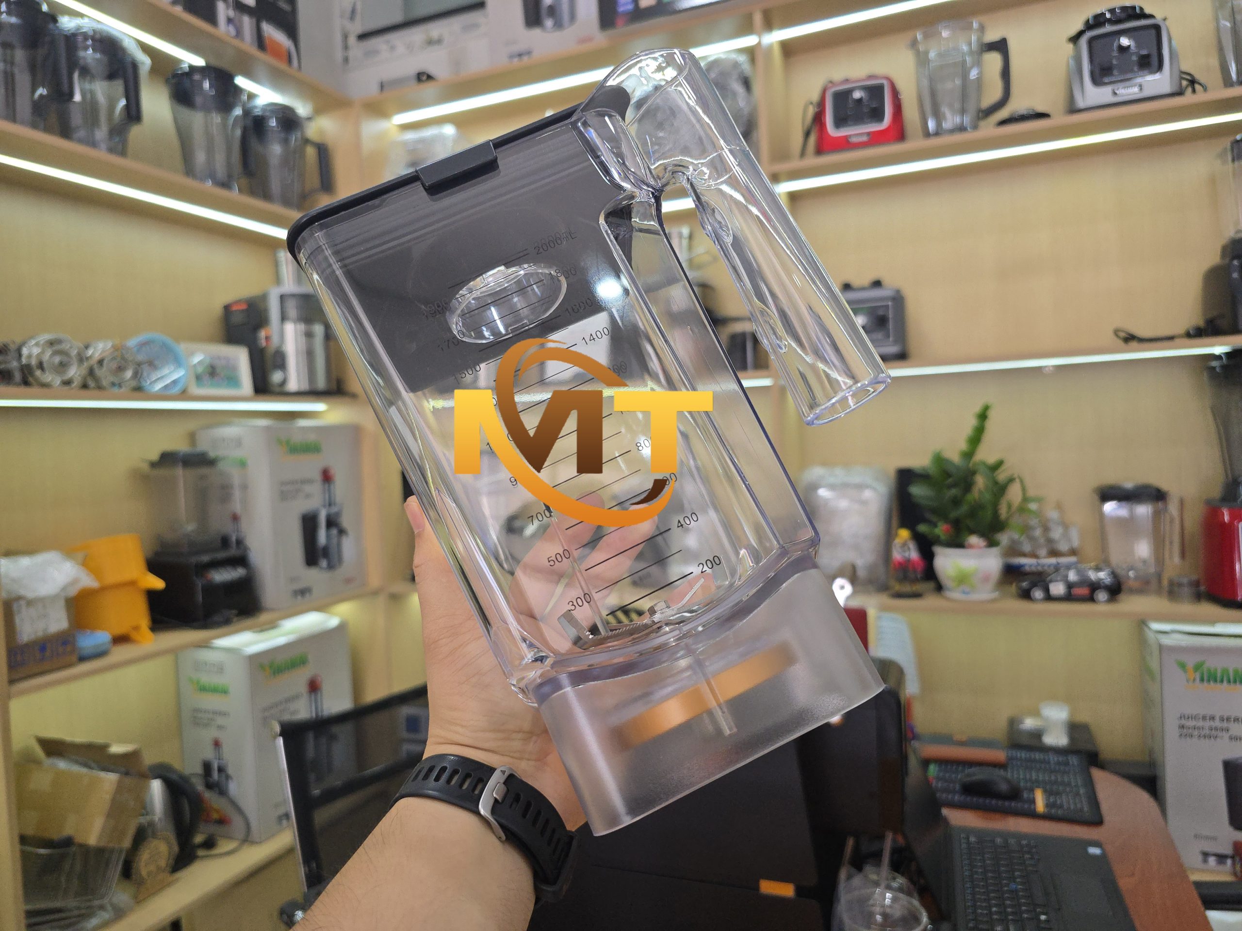 Phụ Kiện Cối Máy Xay Sinh Tố Công Nghiệp VINAMAX S250 5 Cối máy xay sinh tố VINAMAX S250 bền đẹp, dung tích lớn cho quán cà phê, quầy bar.