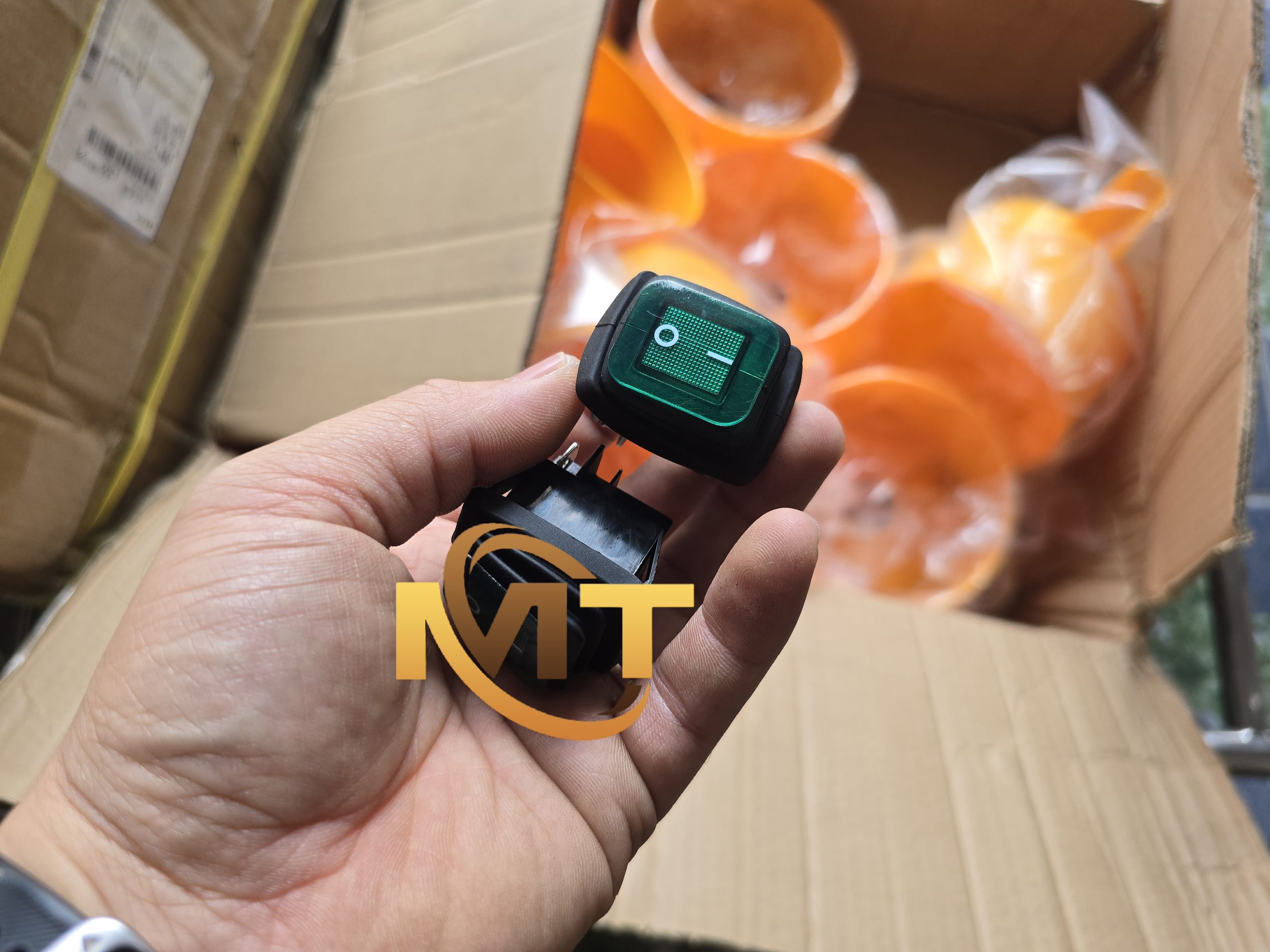 Công Tắc TẮT/MỞ Máy Vắt Cam Công Nghiệp VINAMAX CJ188 5 Công tắc TẮT MỞ máy vắt cam bằng điện công nghiệp